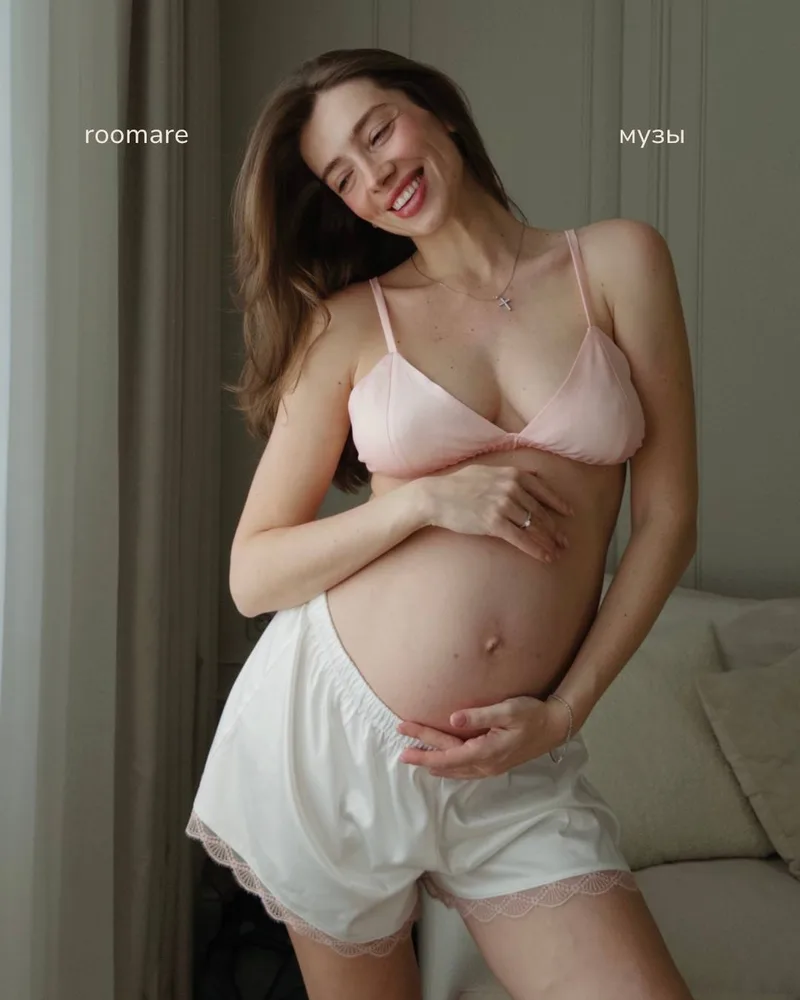 Молочные шортики с розовым кружевным кантом — ROOMARÉ