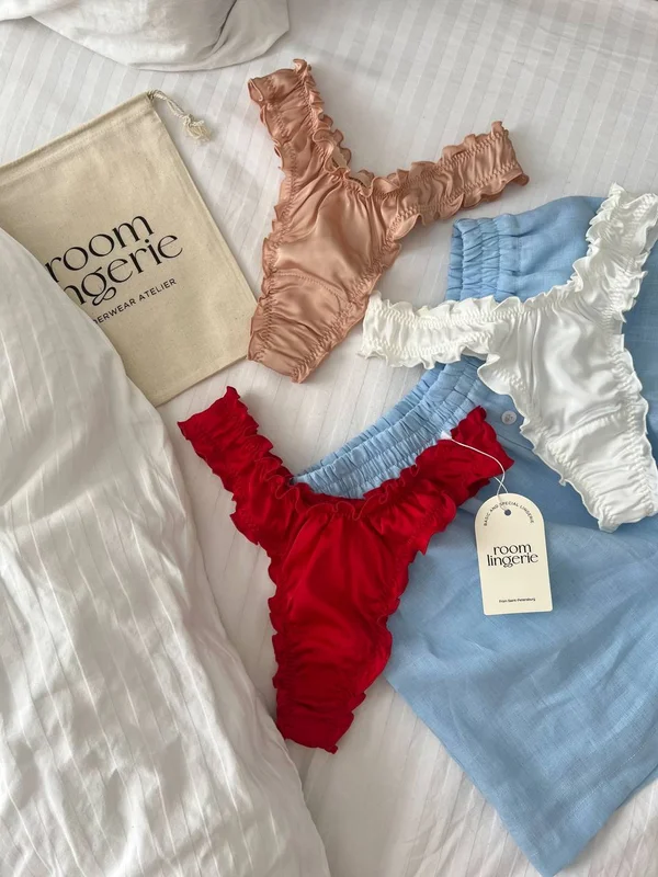 Набор шелковых стринг April — ROOMARÉ