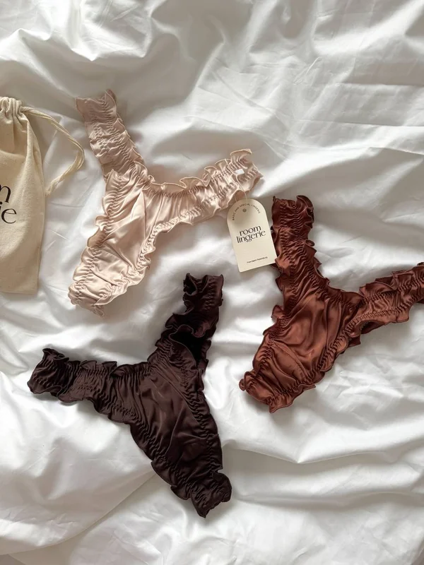 Набор шелковых стринг Creamy — ROOMARÉ