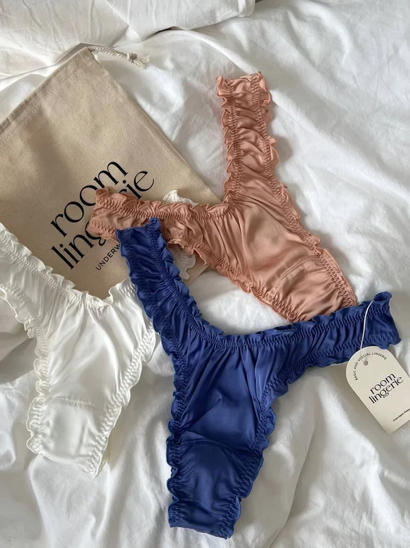 Набор шелковых стринг May — ROOMARÉ